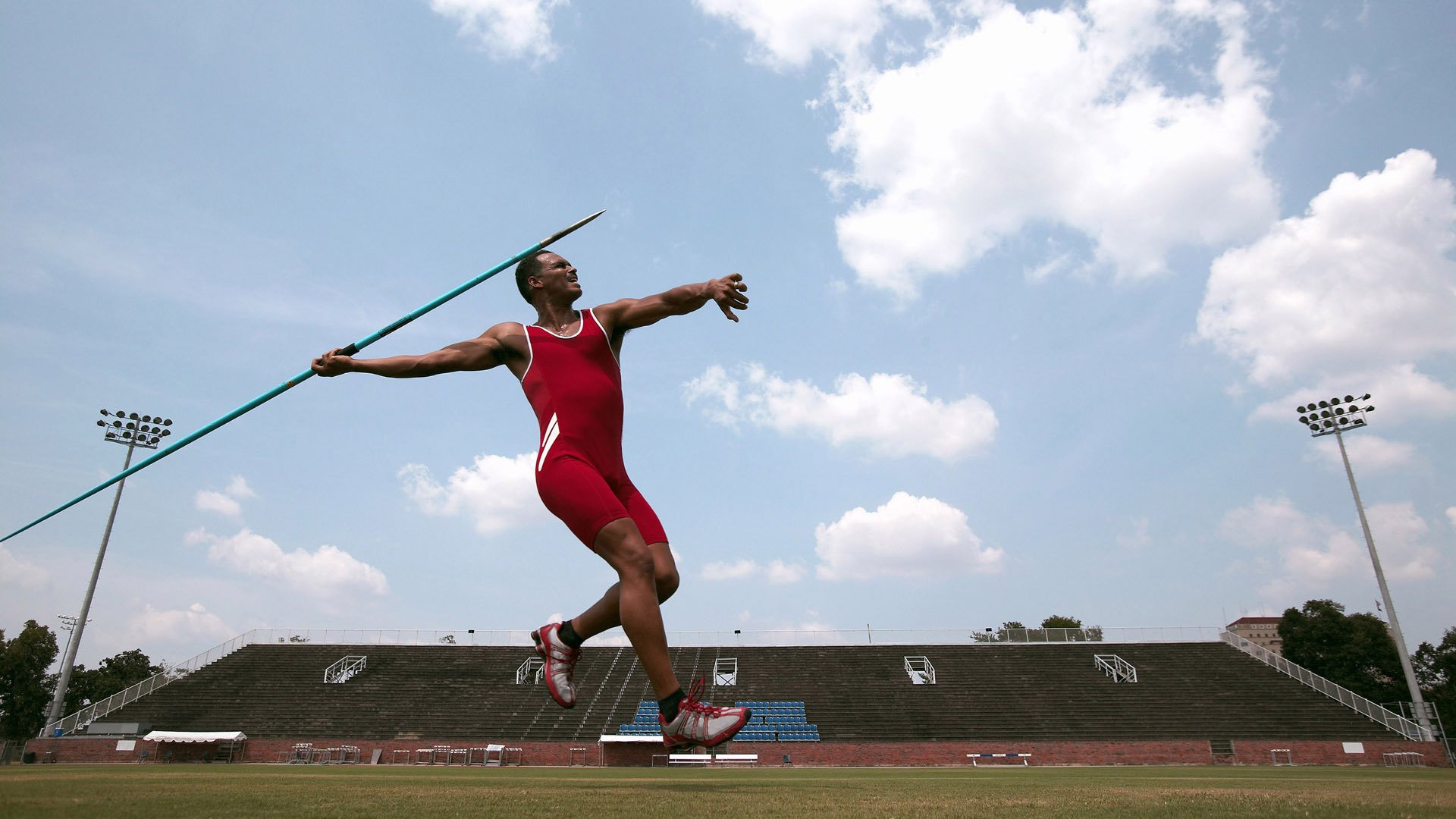 意甲阵地战：一波接一波的防守反击战术演练，意大利足球防守反击打法